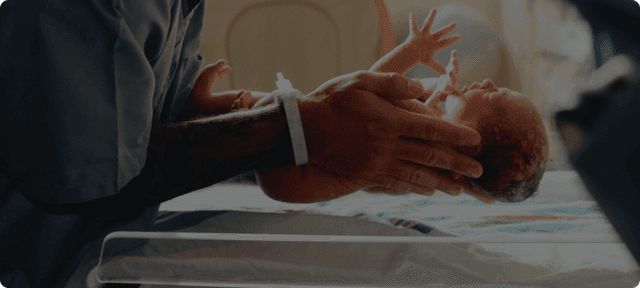 Cuidados essenciais com recém-nascidos: Dicas para pais e rede de apoio